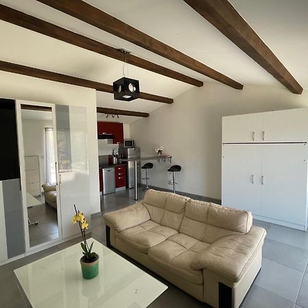 Studio Charmant Avec Terrasse Lançon-Provence Exteriör bild
