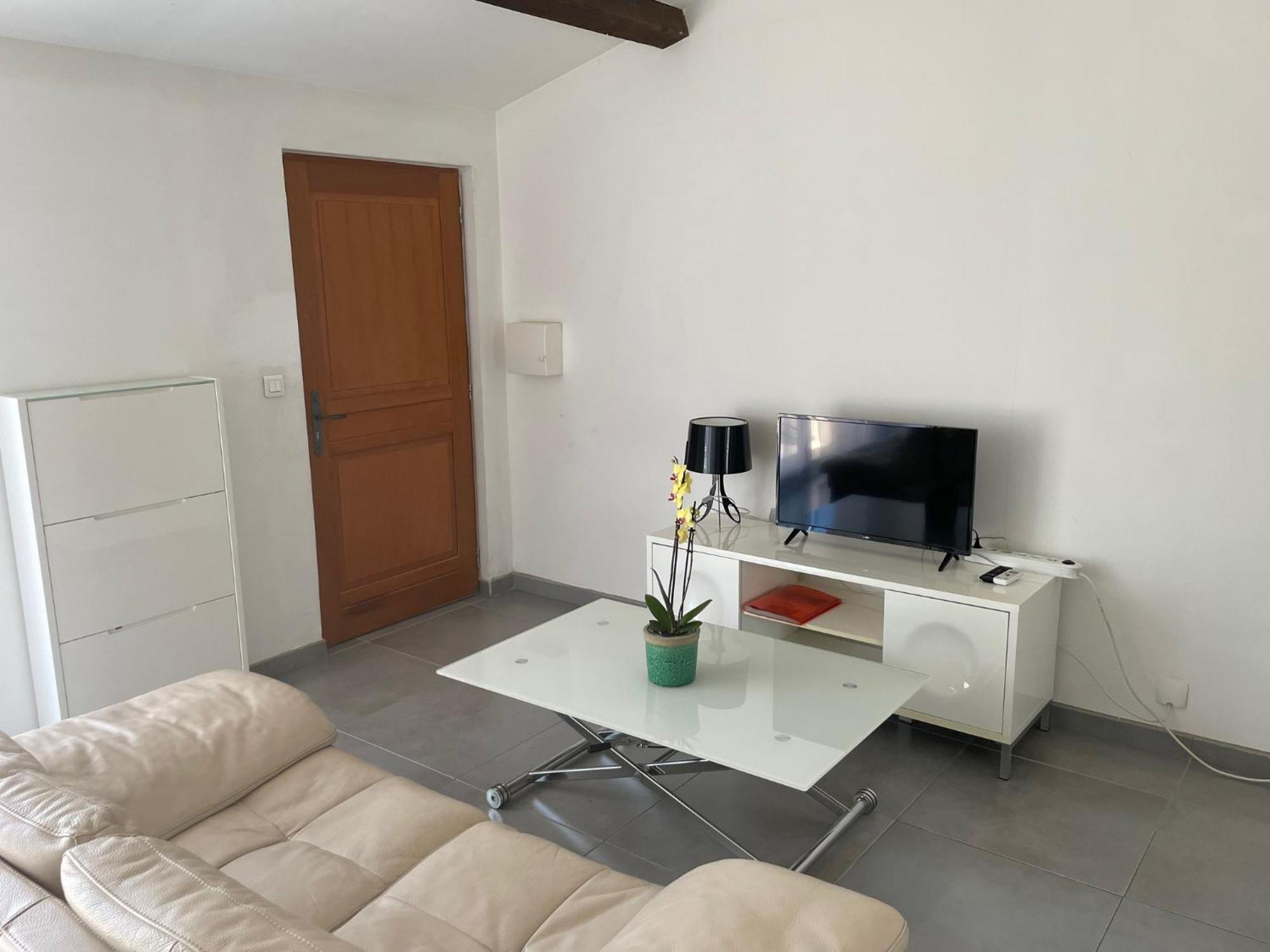 Studio Charmant Avec Terrasse Lançon-Provence Exteriör bild